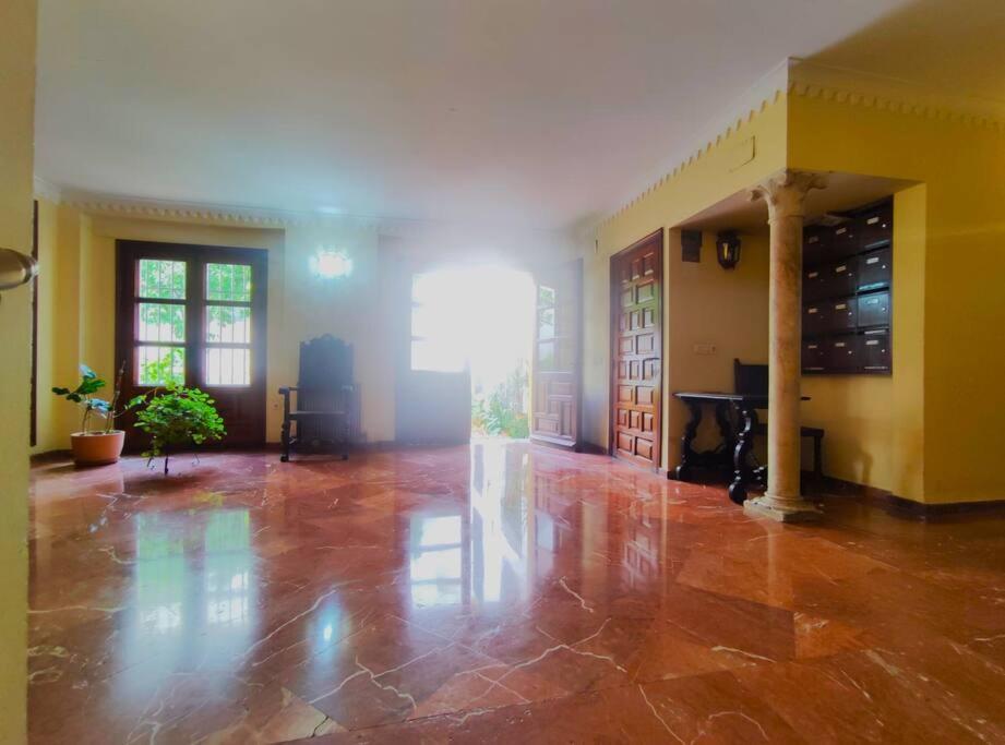 Plaza Cristo De Burgos Appartement Sevilla Buitenkant foto