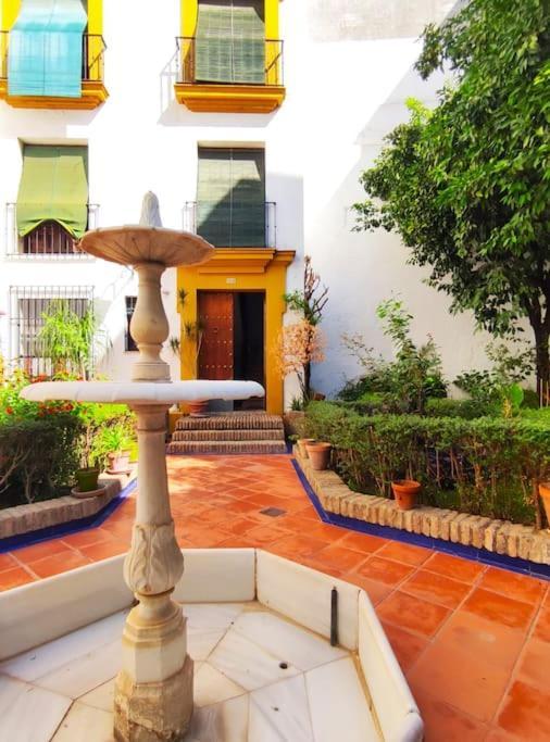 Plaza Cristo De Burgos Appartement Sevilla Buitenkant foto