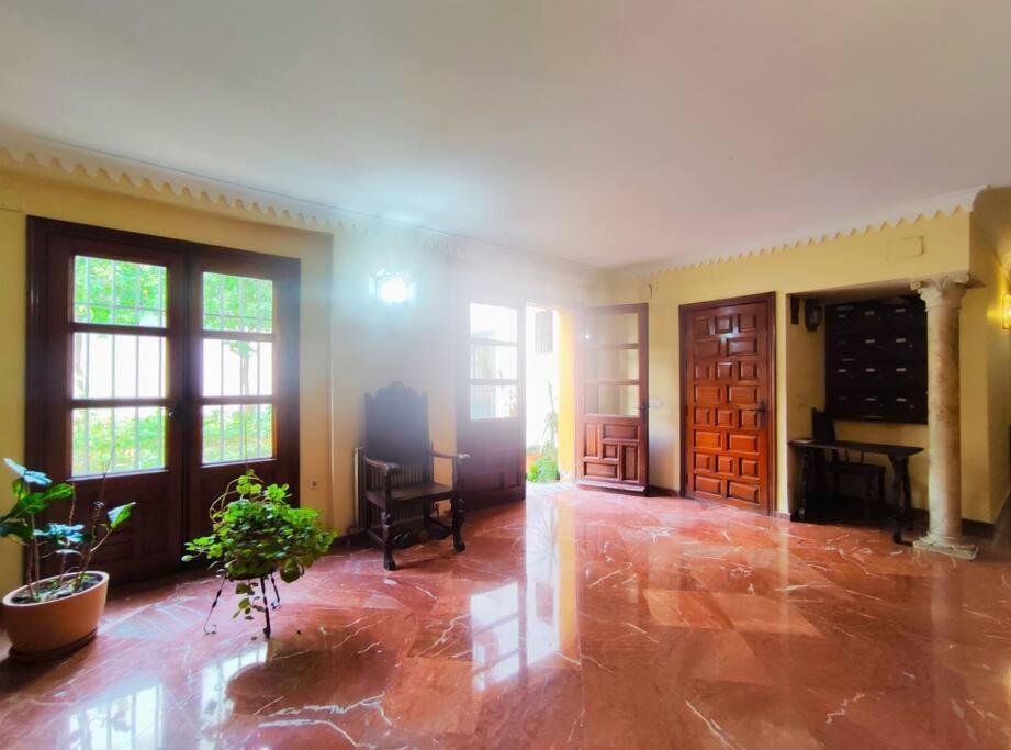 Plaza Cristo De Burgos Appartement Sevilla Buitenkant foto
