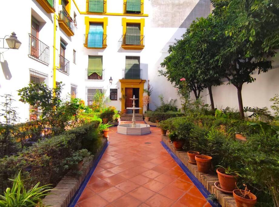 Plaza Cristo De Burgos Appartement Sevilla Buitenkant foto